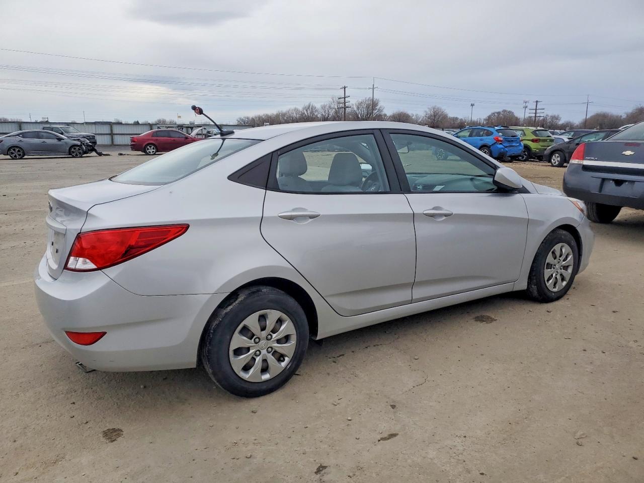 2016 HYUNDAI ACCENT SE photo 3