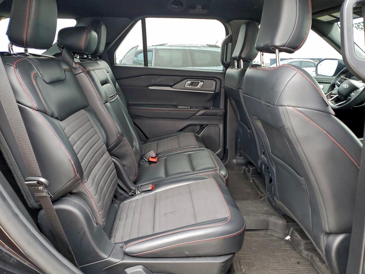 2025 FORD EXPLORER ST-LINE photo 11
