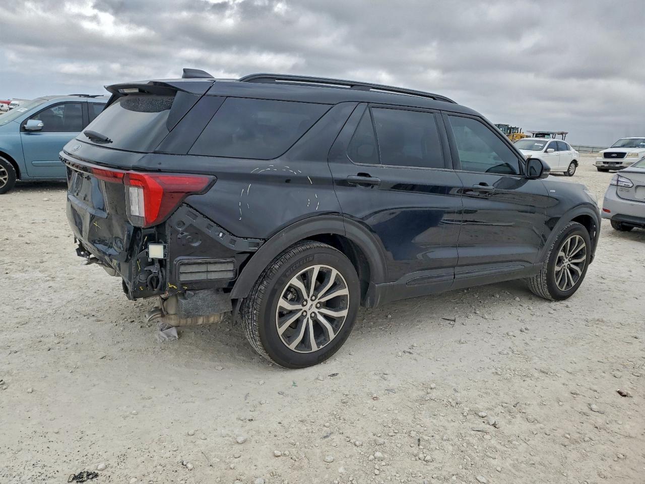 2025 FORD EXPLORER ST-LINE photo 3