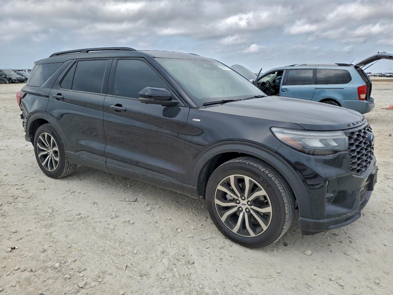 2025 FORD EXPLORER ST-LINE photo 4