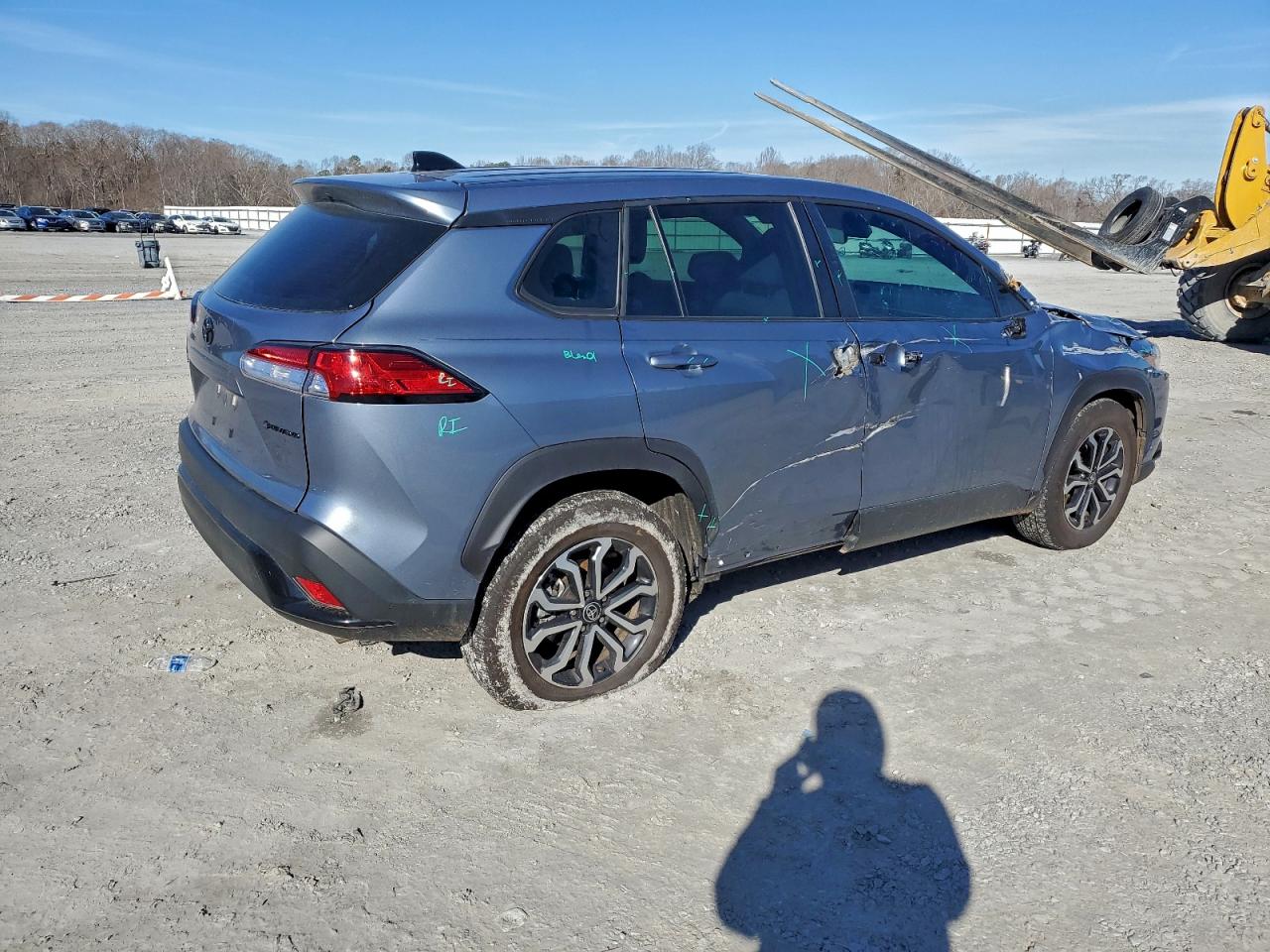 2025 TOYOTA COROLLA CROSS SE photo 3