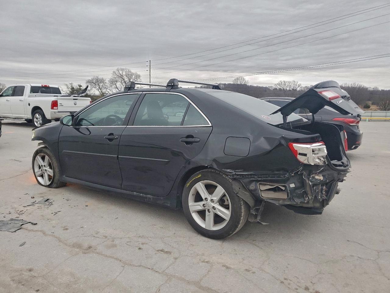 2014 TOYOTA CAMRY L photo 2