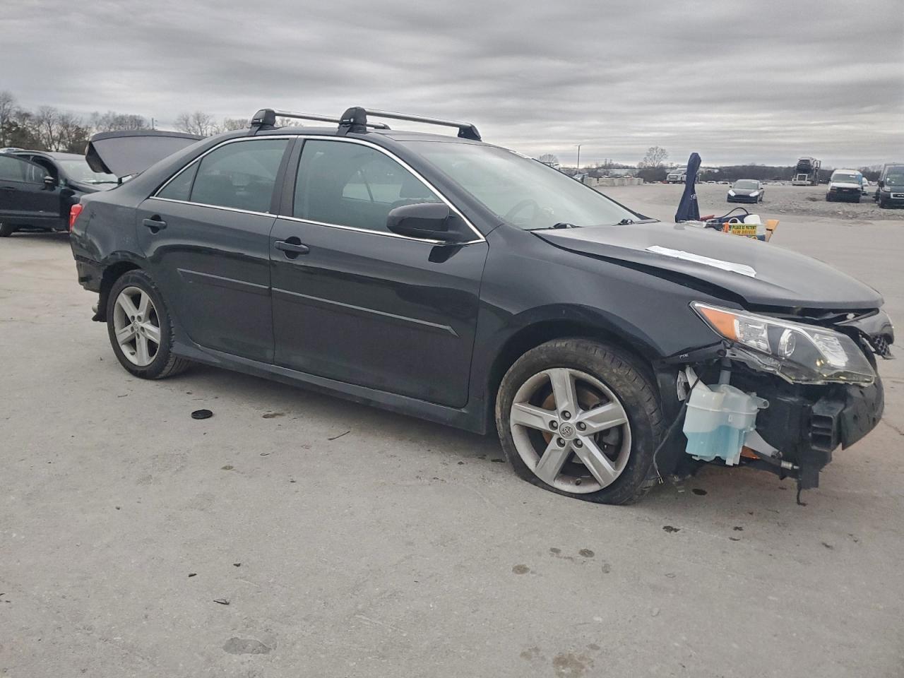2014 TOYOTA CAMRY L photo 4
