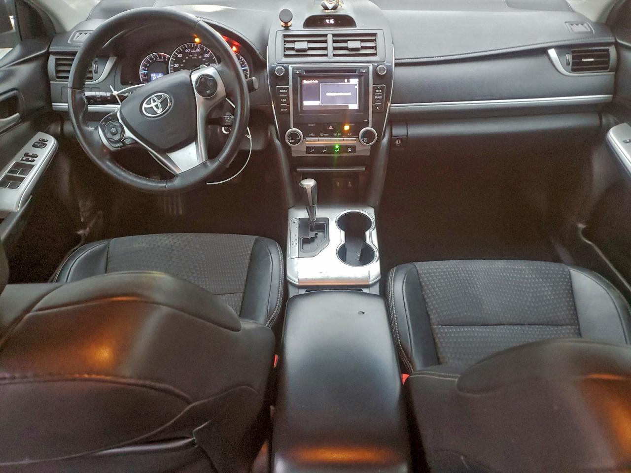 2014 TOYOTA CAMRY L photo 8