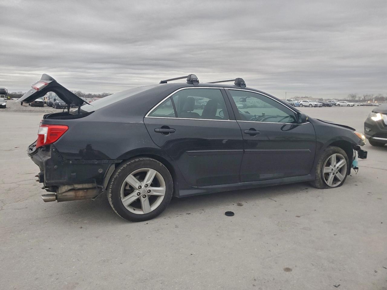 2014 TOYOTA CAMRY L photo 3