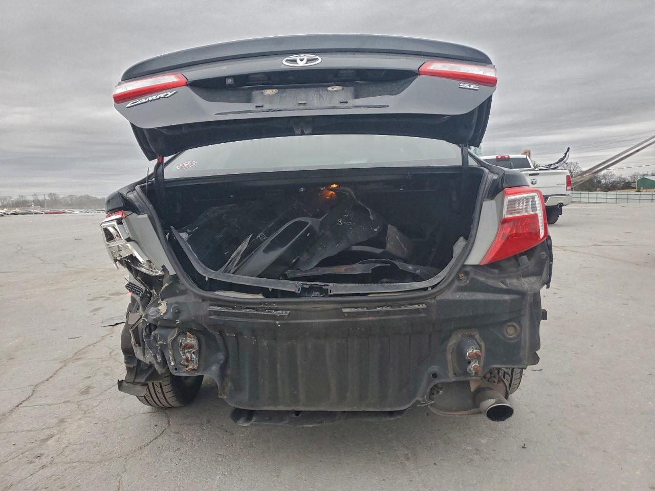 2014 TOYOTA CAMRY L photo 6