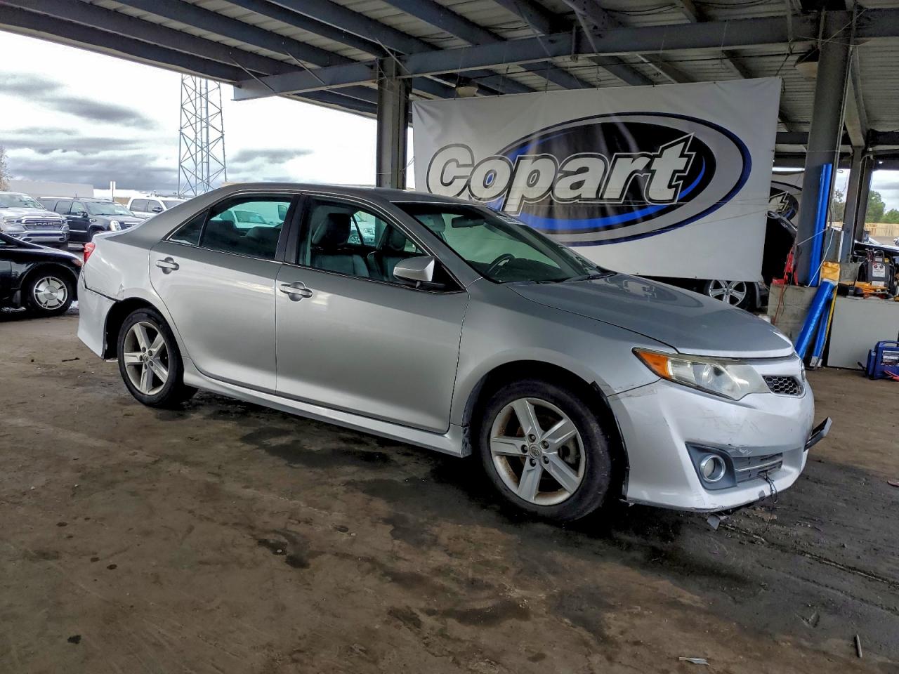 2014 TOYOTA CAMRY L photo 4