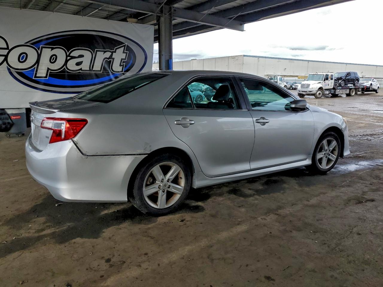 2014 TOYOTA CAMRY L photo 3