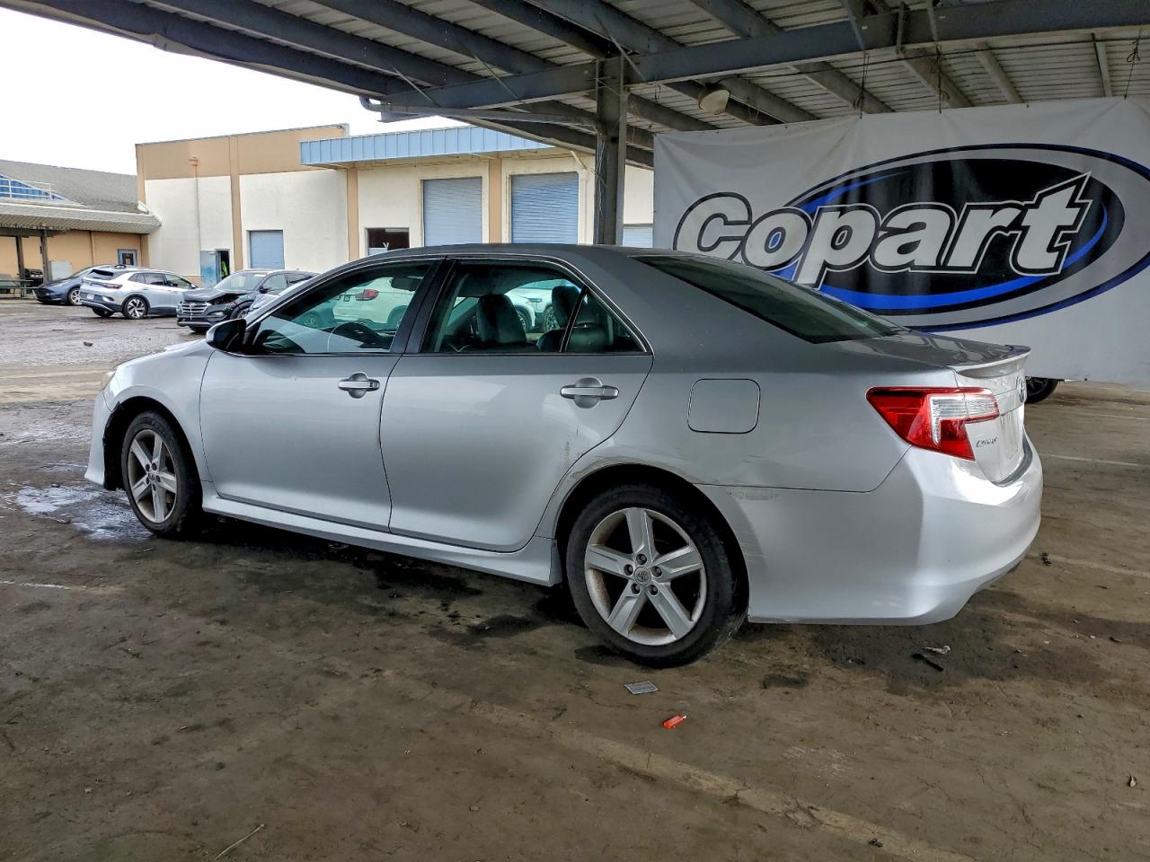 2014 TOYOTA CAMRY L photo 2