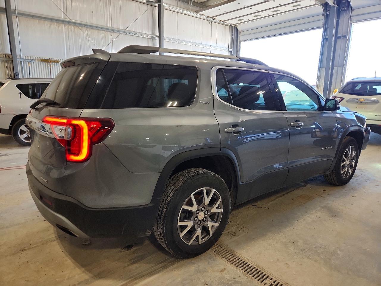 2021 GMC ACADIA SLT photo 3