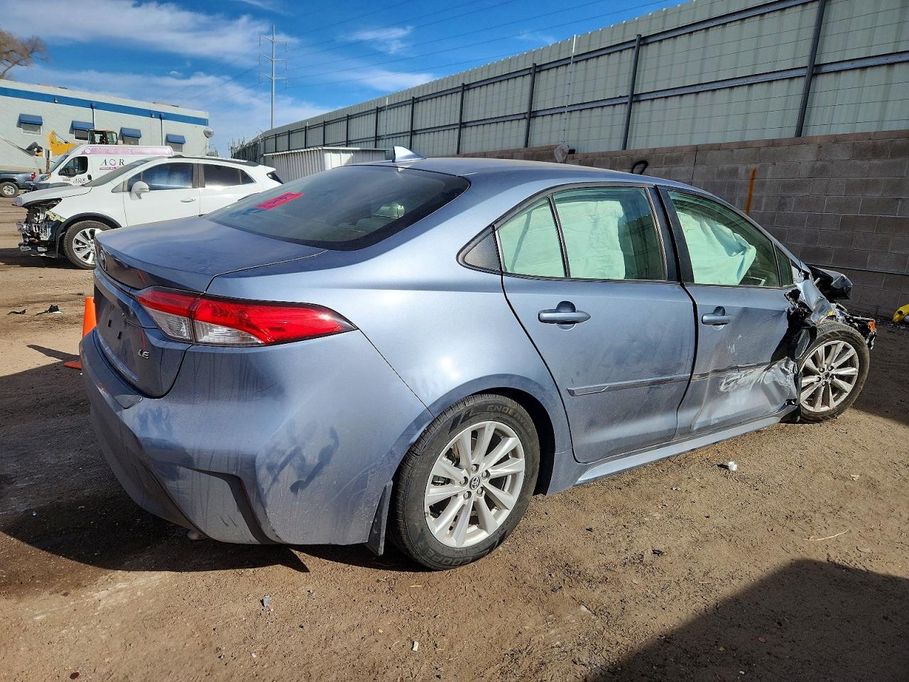 2023 TOYOTA COROLLA LE photo 3