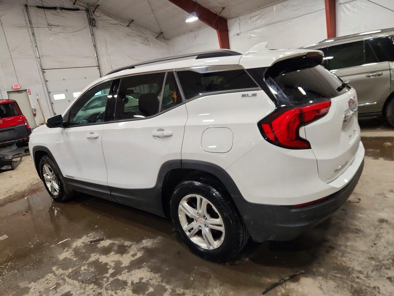 2019 GMC TERRAIN SLE photo 2