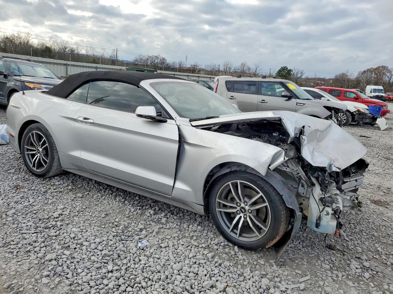 2015 FORD MUSTANG photo 4