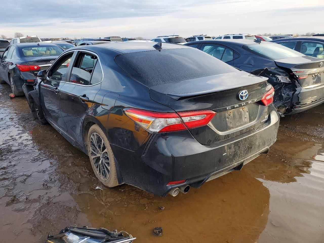2018 TOYOTA CAMRY HYBRID photo 2