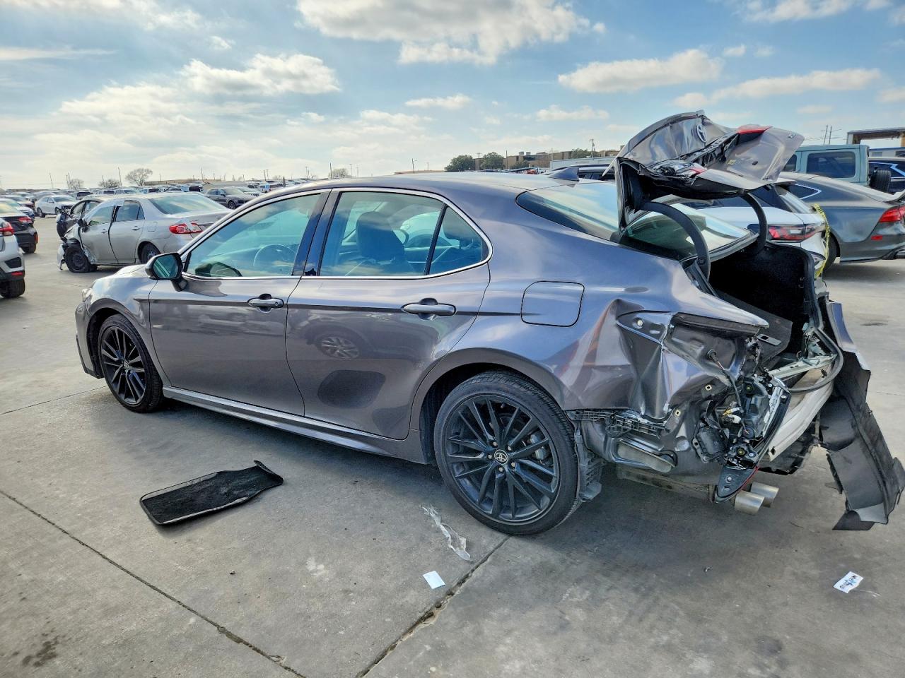 2023 TOYOTA CAMRY XSE photo 3