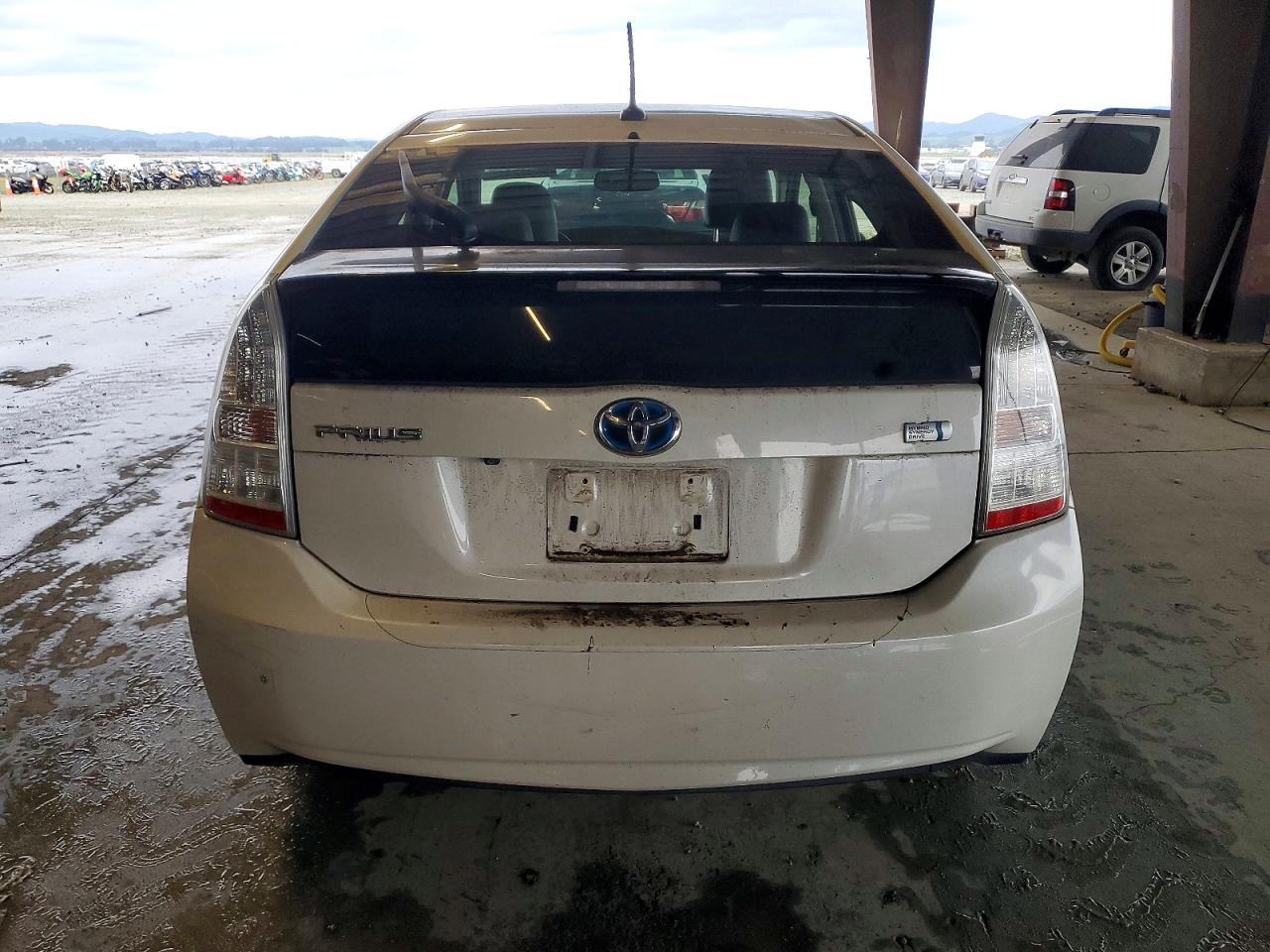 2010 TOYOTA PRIUS photo 6