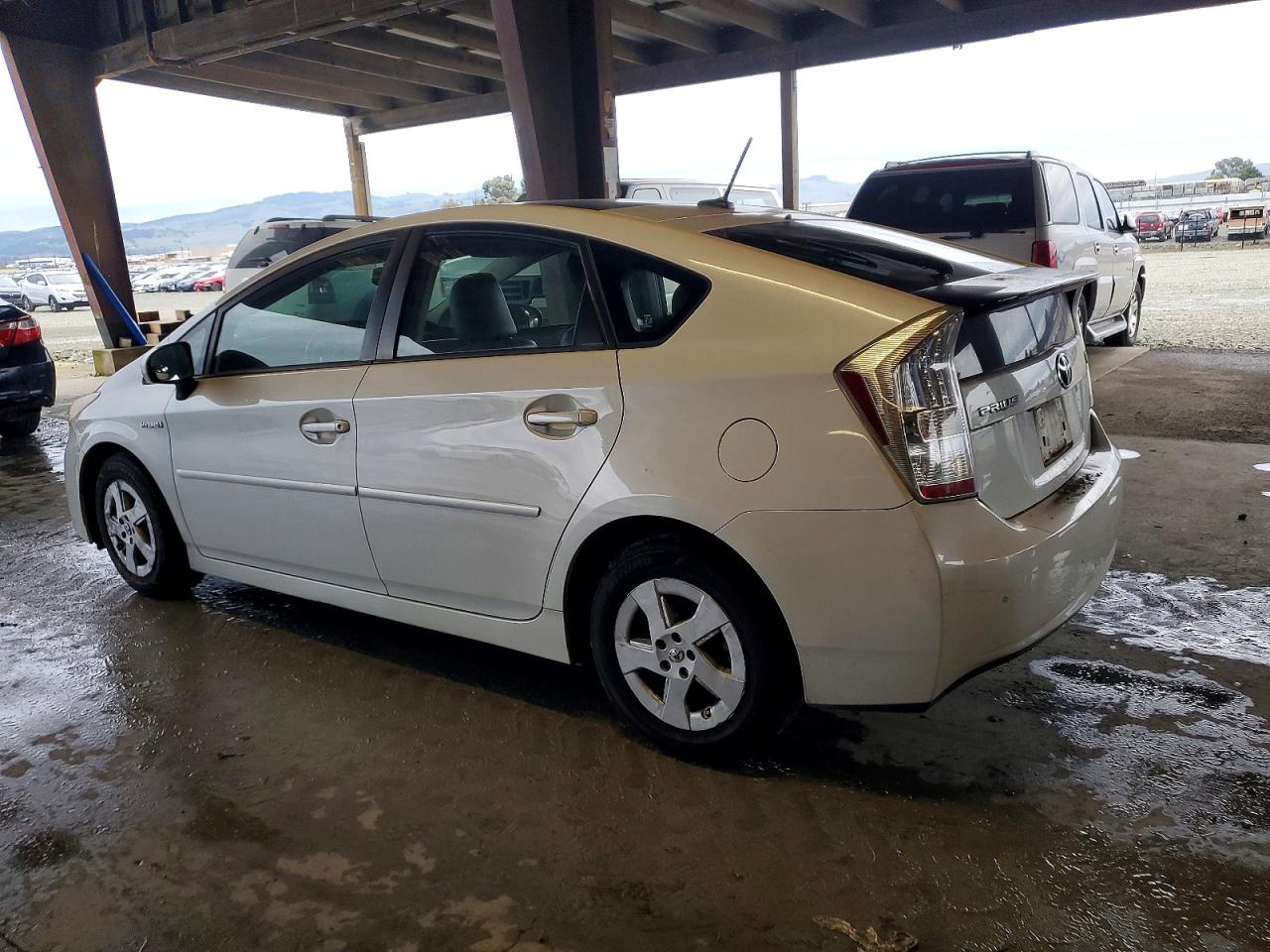 2010 TOYOTA PRIUS photo 2