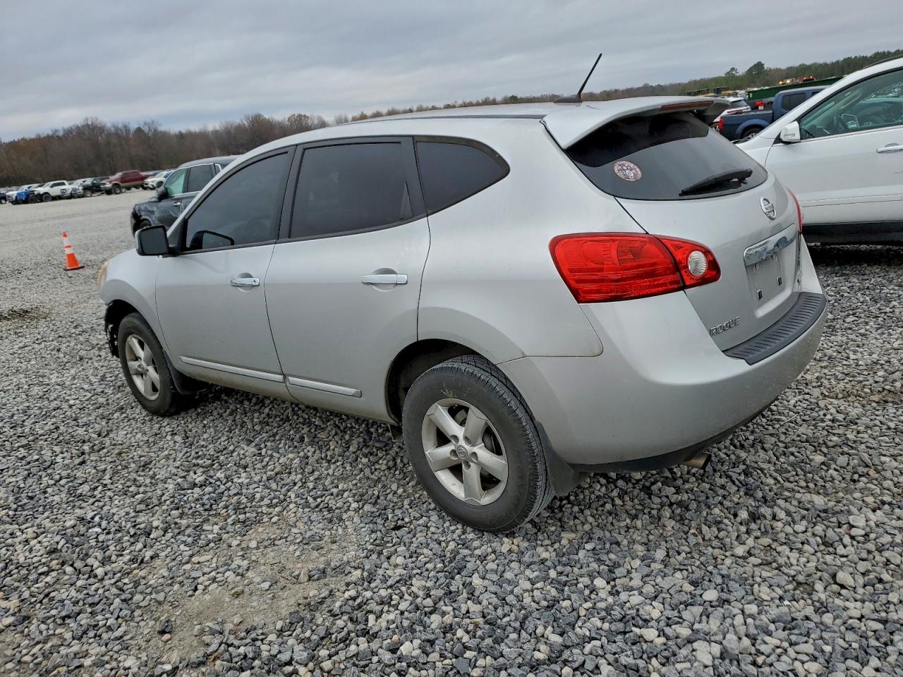 2013 NISSAN ROGUE S photo 2