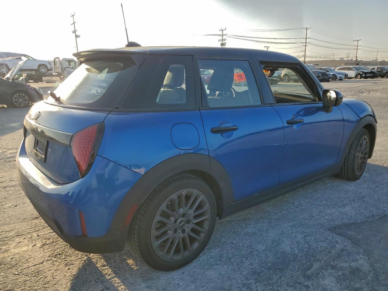 2025 MINI COOPER S photo 3