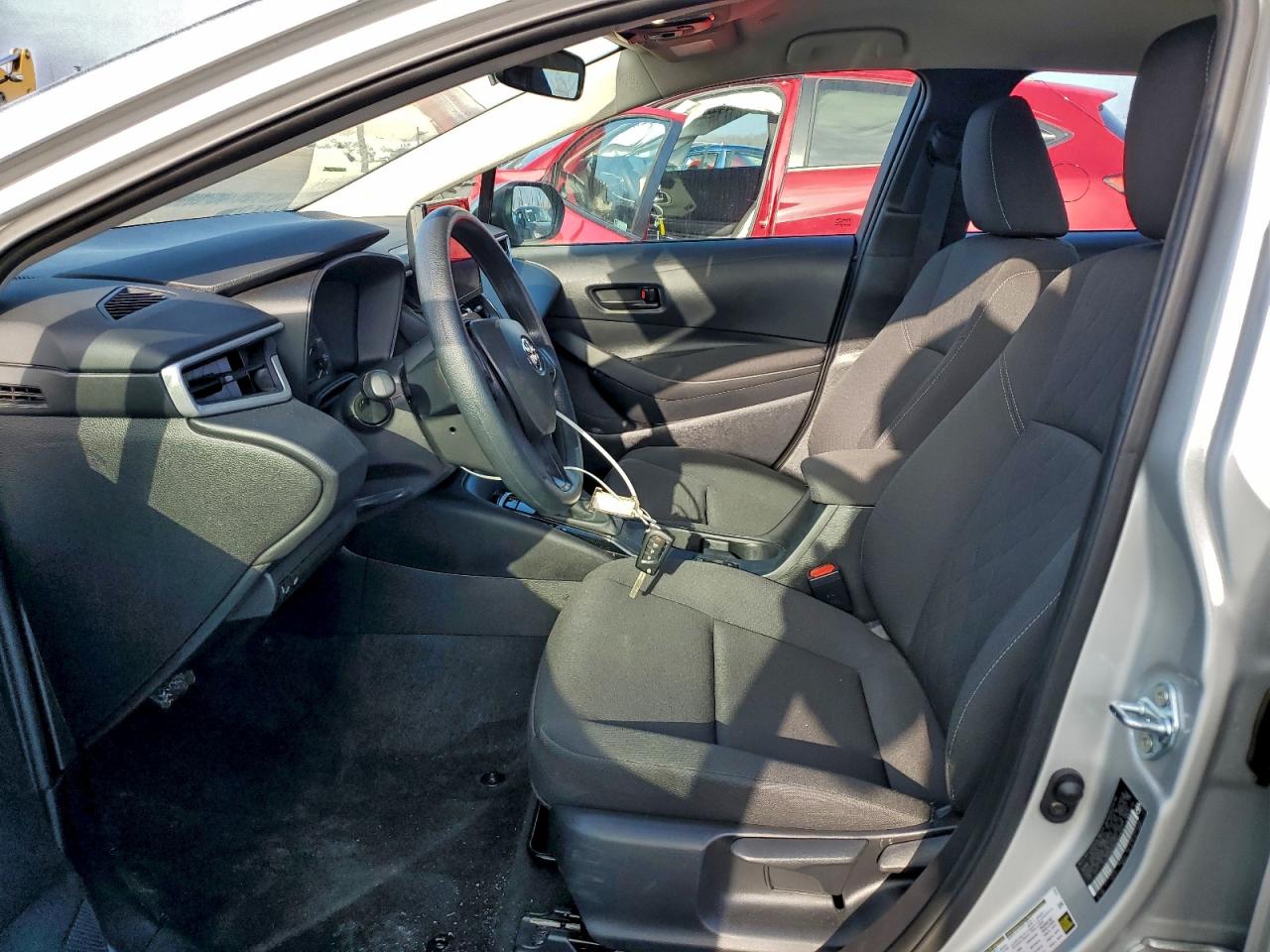 2025 TOYOTA COROLLA LE photo 13