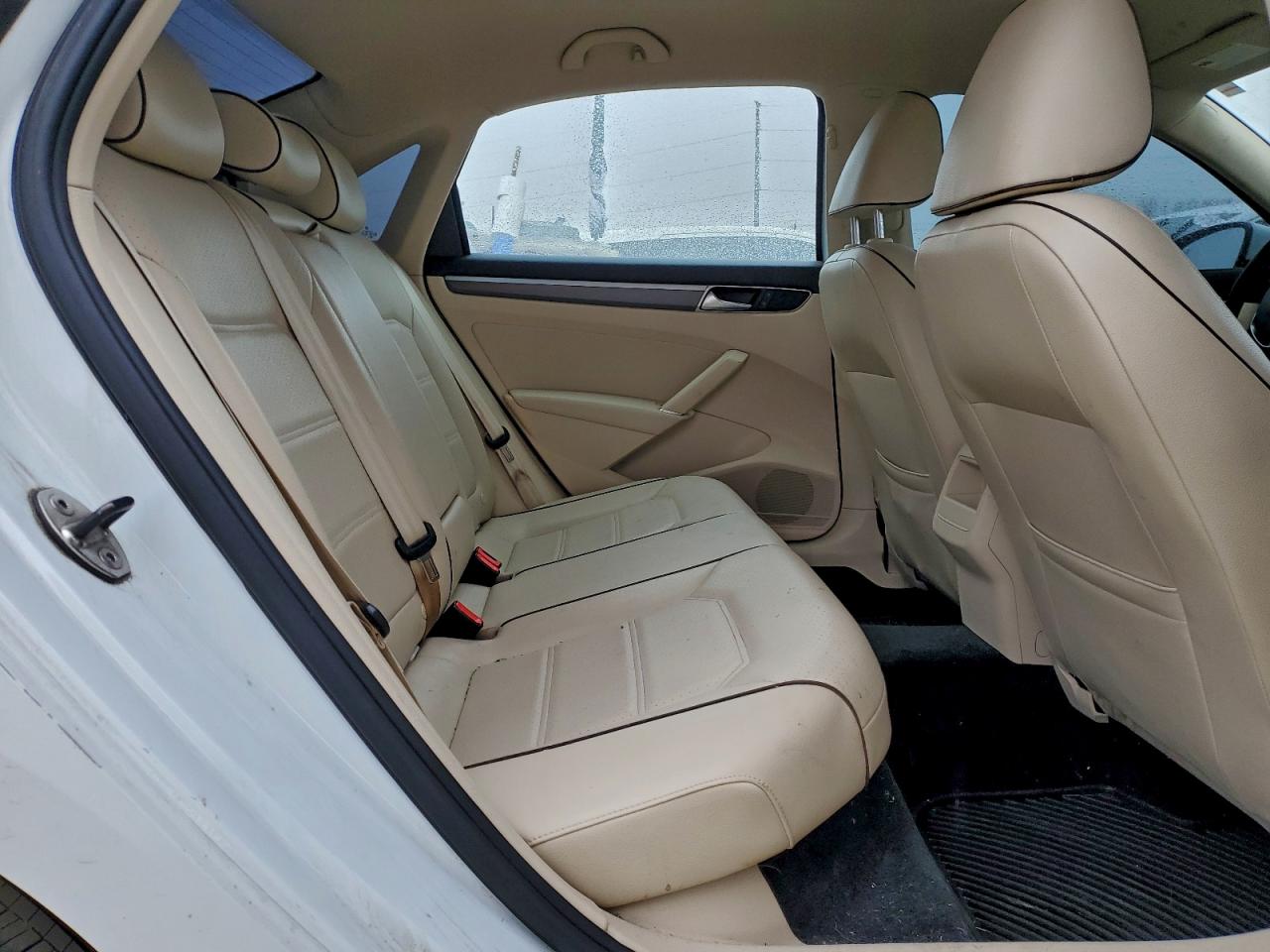 2017 VOLKSWAGEN PASSAT R-LINE photo 10