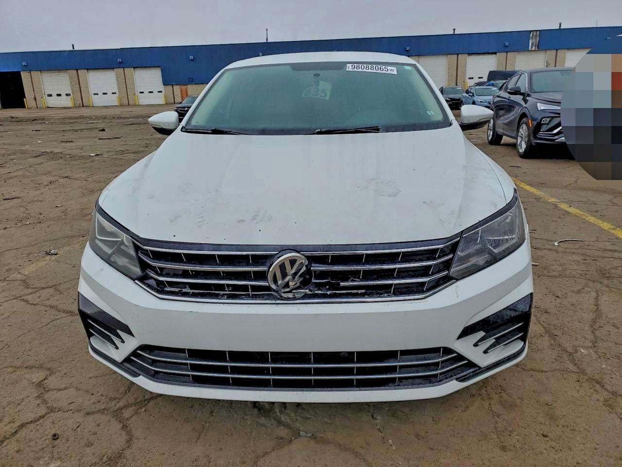 2017 VOLKSWAGEN PASSAT R-LINE photo 5