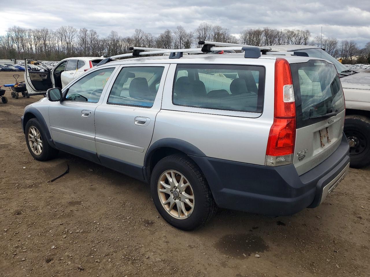 2007 VOLVO XC70 photo 2