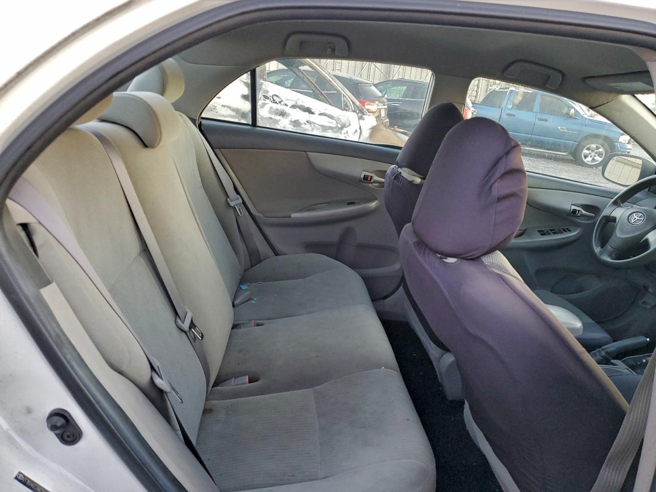 2010 TOYOTA COROLLA LE photo 10