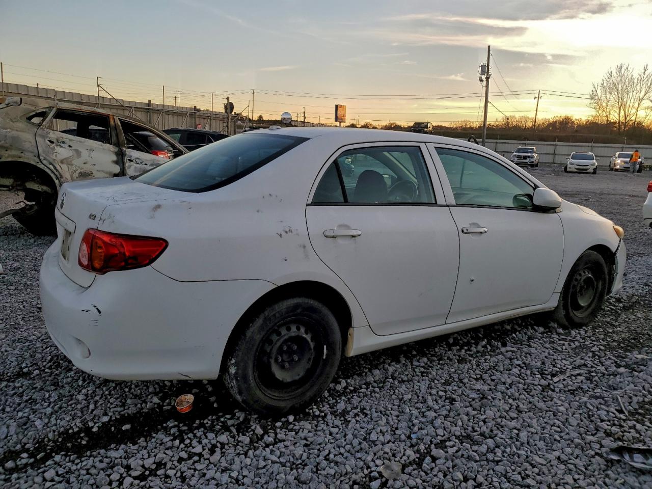 2010 TOYOTA COROLLA LE photo 3