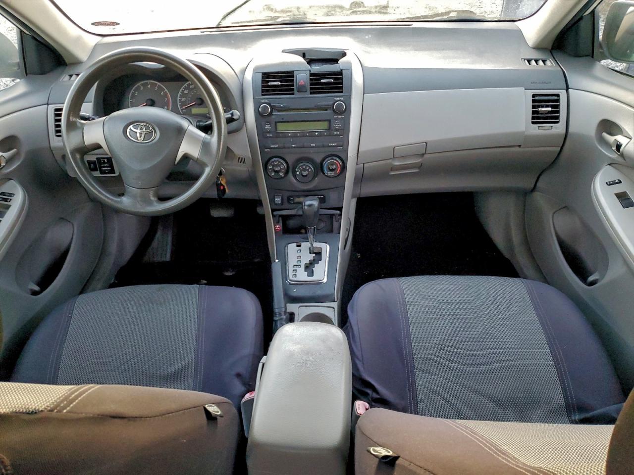2010 TOYOTA COROLLA LE photo 8