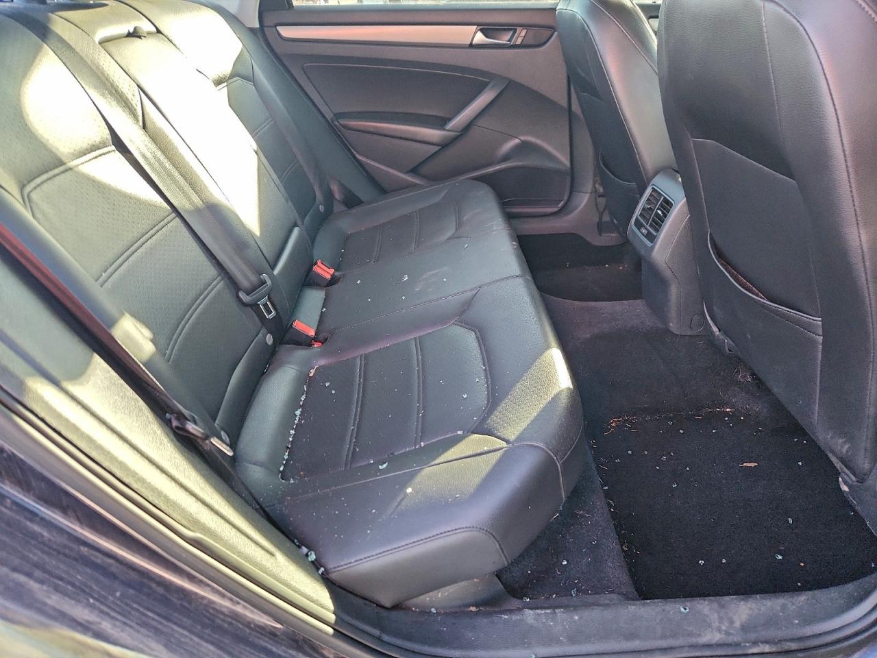 2014 VOLKSWAGEN PASSAT SE photo 10