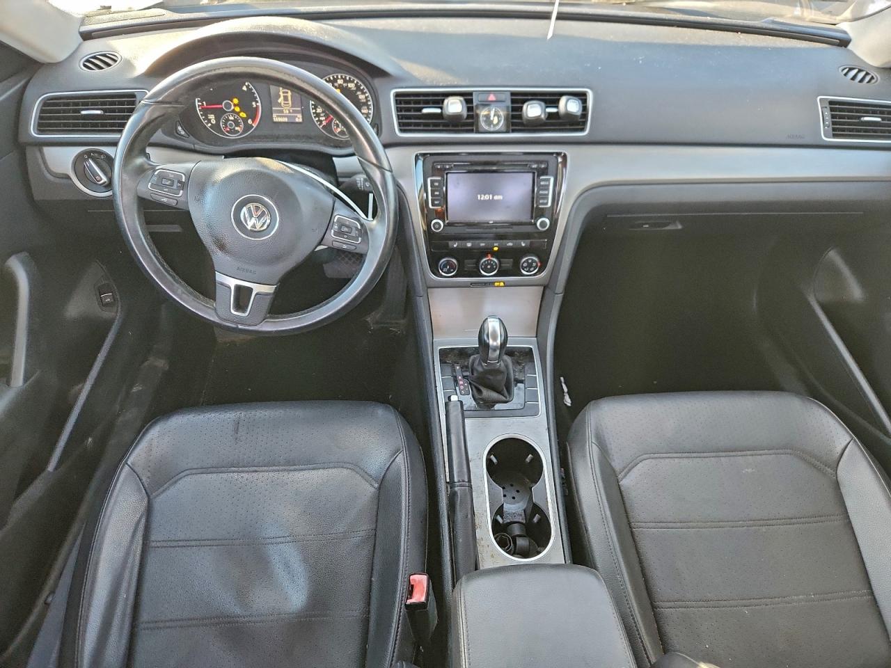 2014 VOLKSWAGEN PASSAT SE photo 8