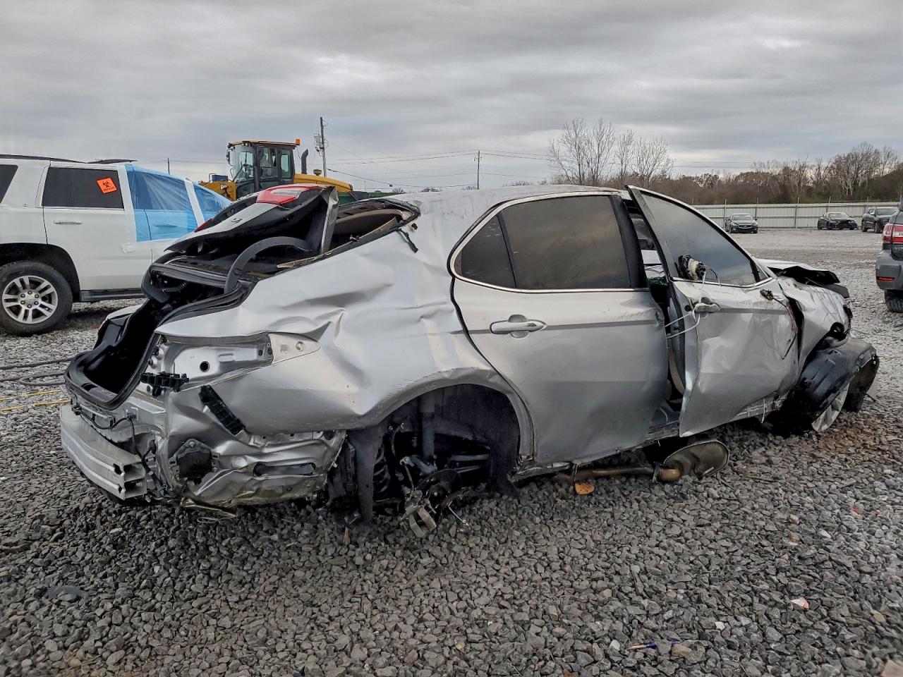 2018 TOYOTA CAMRY L photo 3
