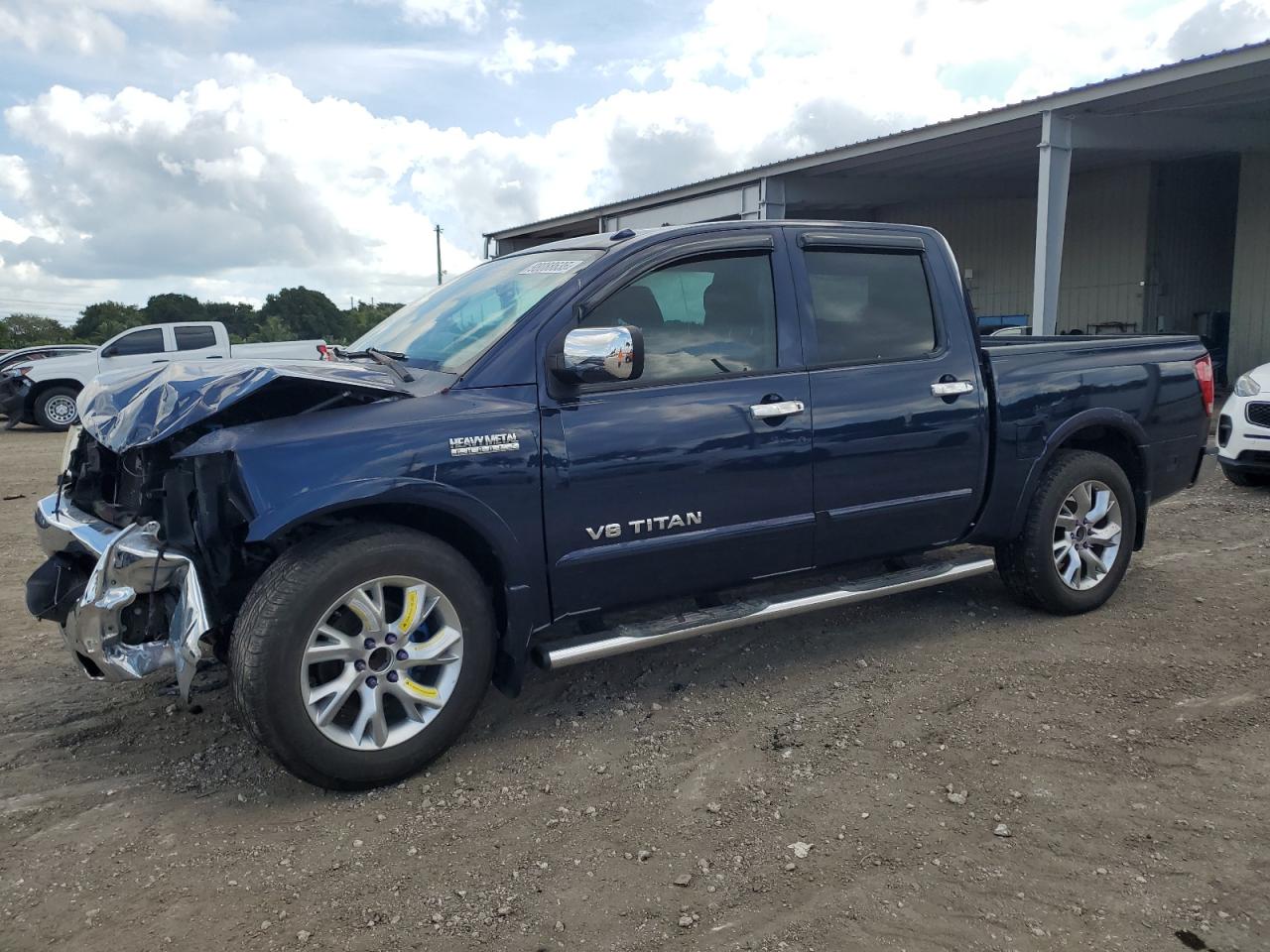 2011 NISSAN TITAN