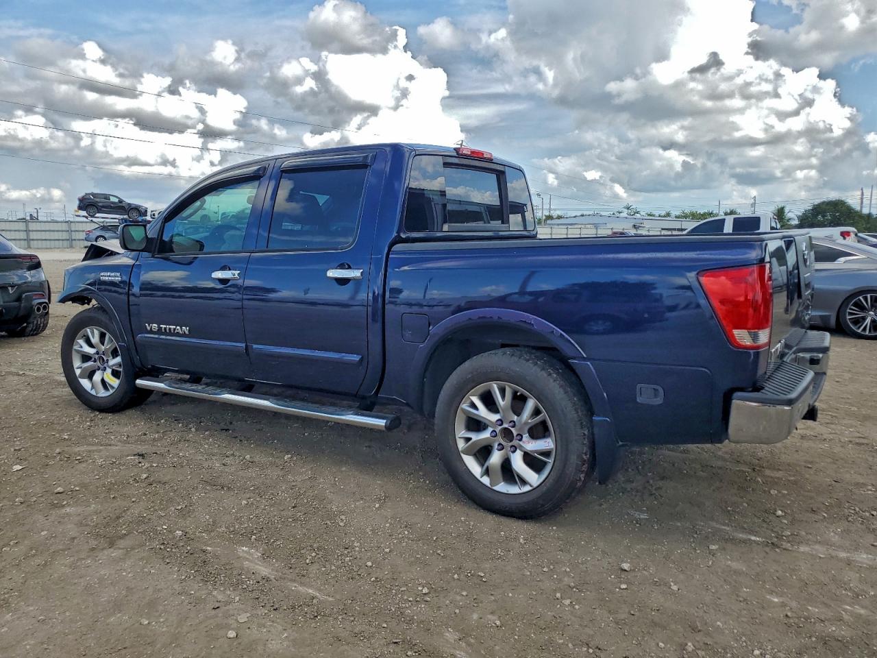 2011 NISSAN TITAN S photo 2