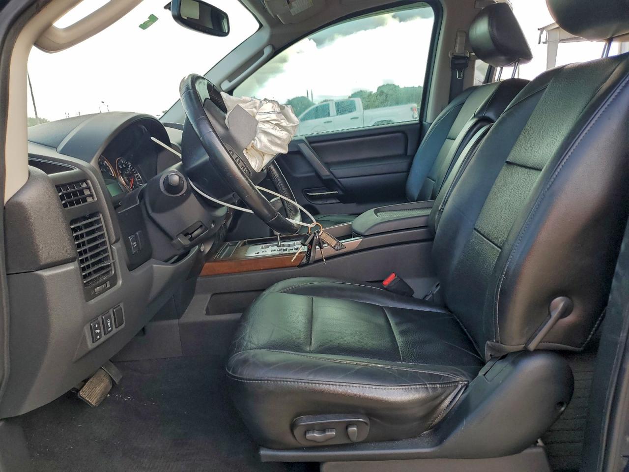 2011 NISSAN TITAN S photo 7