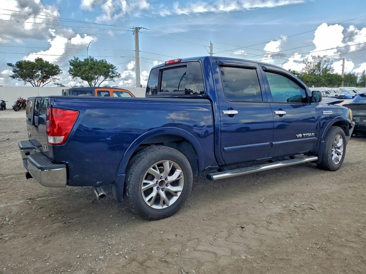 2011 NISSAN TITAN S photo 3