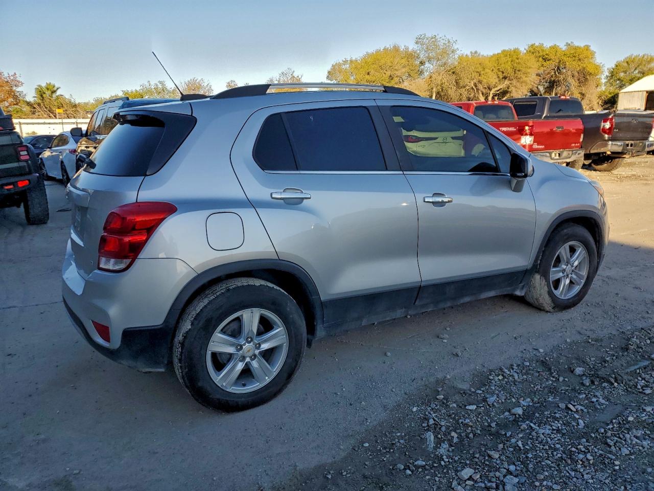 2019 CHEVROLET TRAX 1LT photo 3