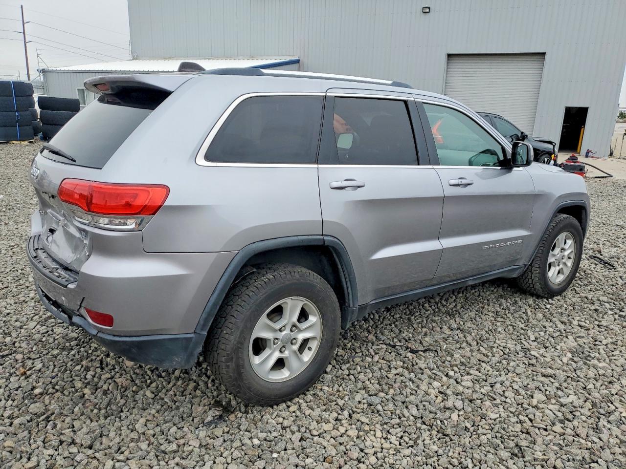2016 JEEP GRAND CHEROKEE LAREDO photo 3