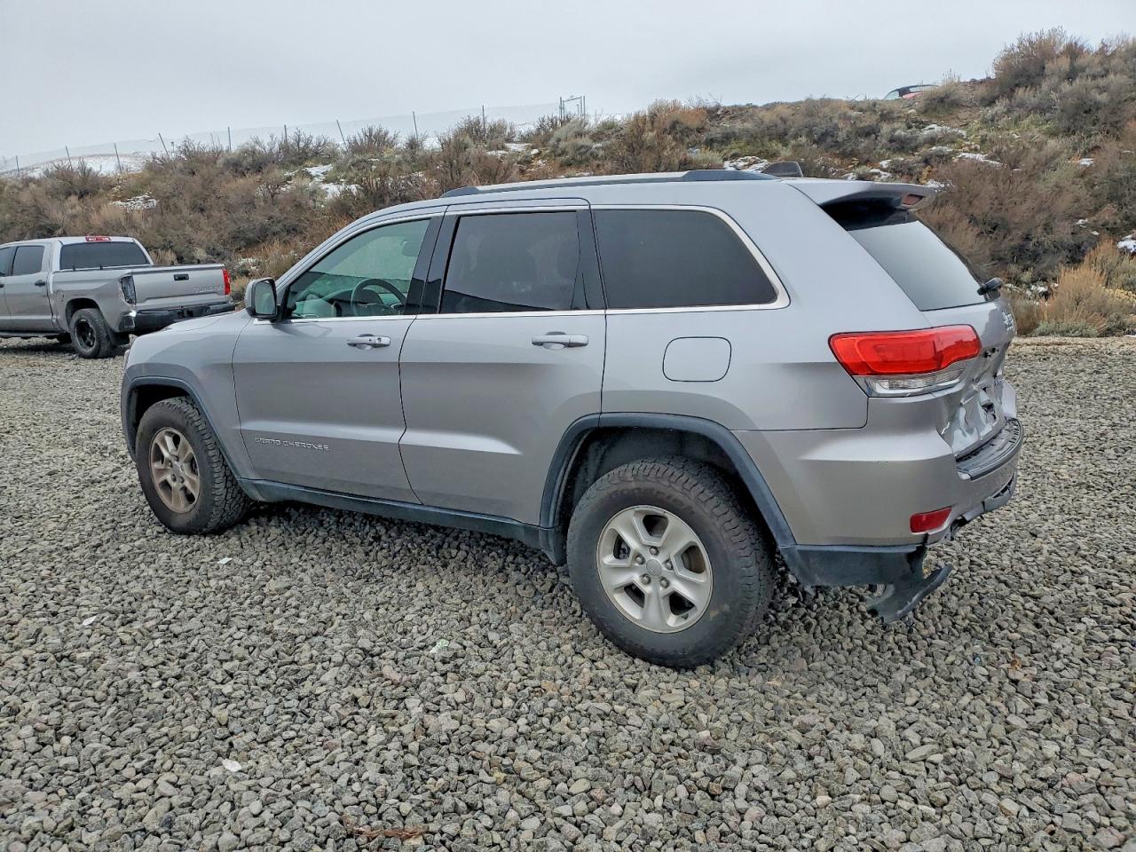 2016 JEEP GRAND CHEROKEE LAREDO photo 2