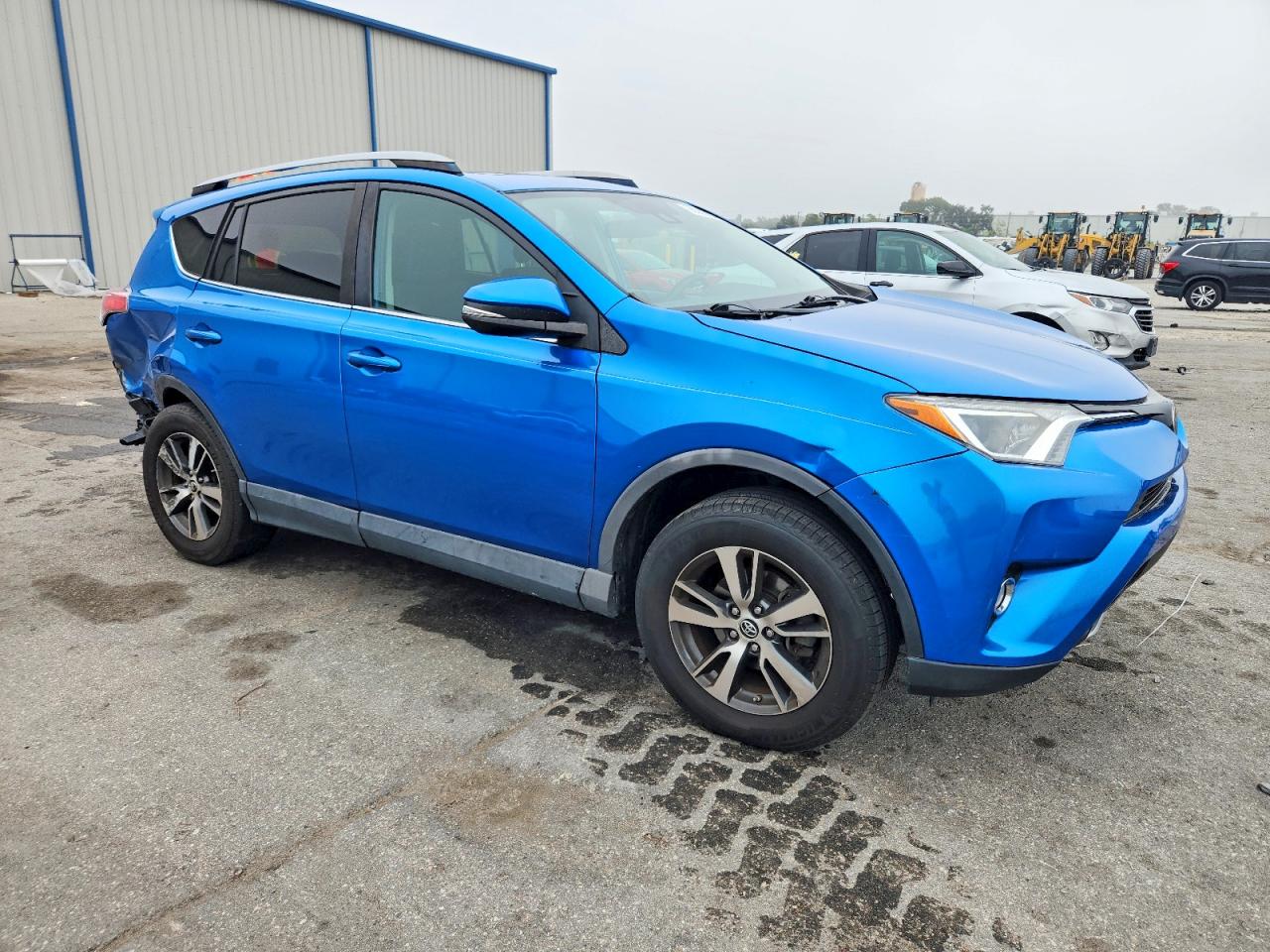 2017 TOYOTA RAV4 XLE photo 4