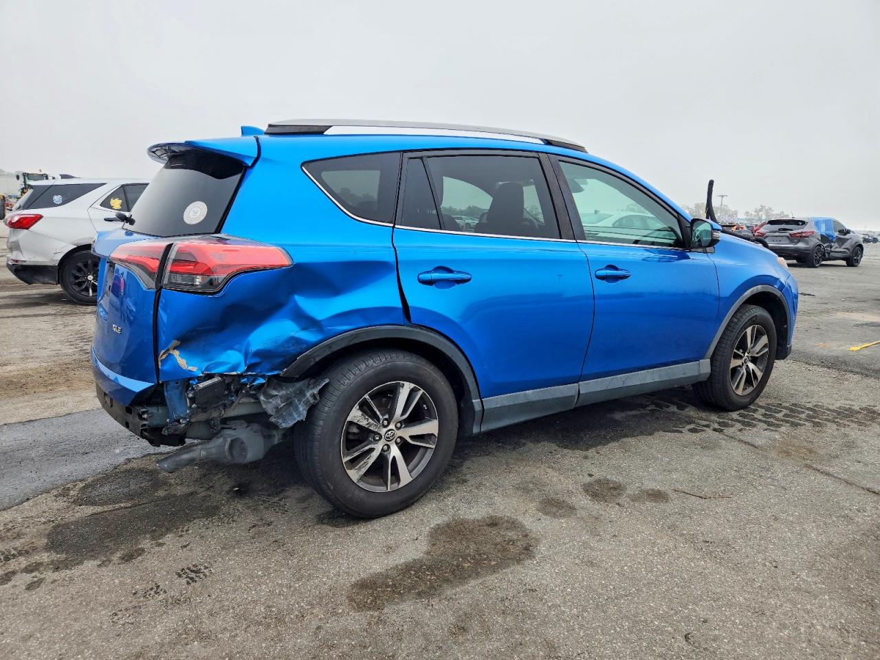 2017 TOYOTA RAV4 XLE photo 3