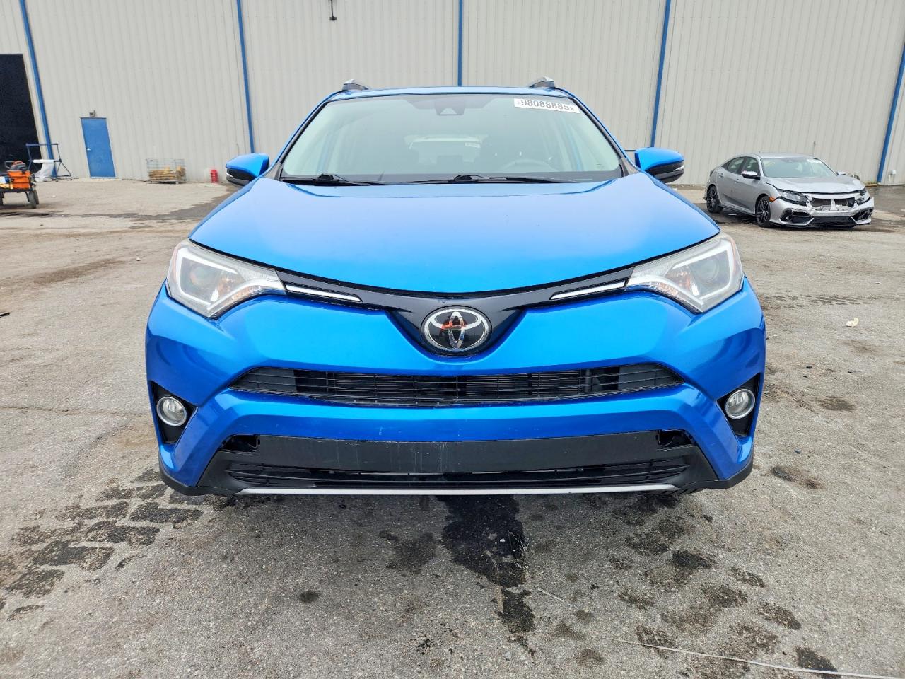 2017 TOYOTA RAV4 XLE photo 5