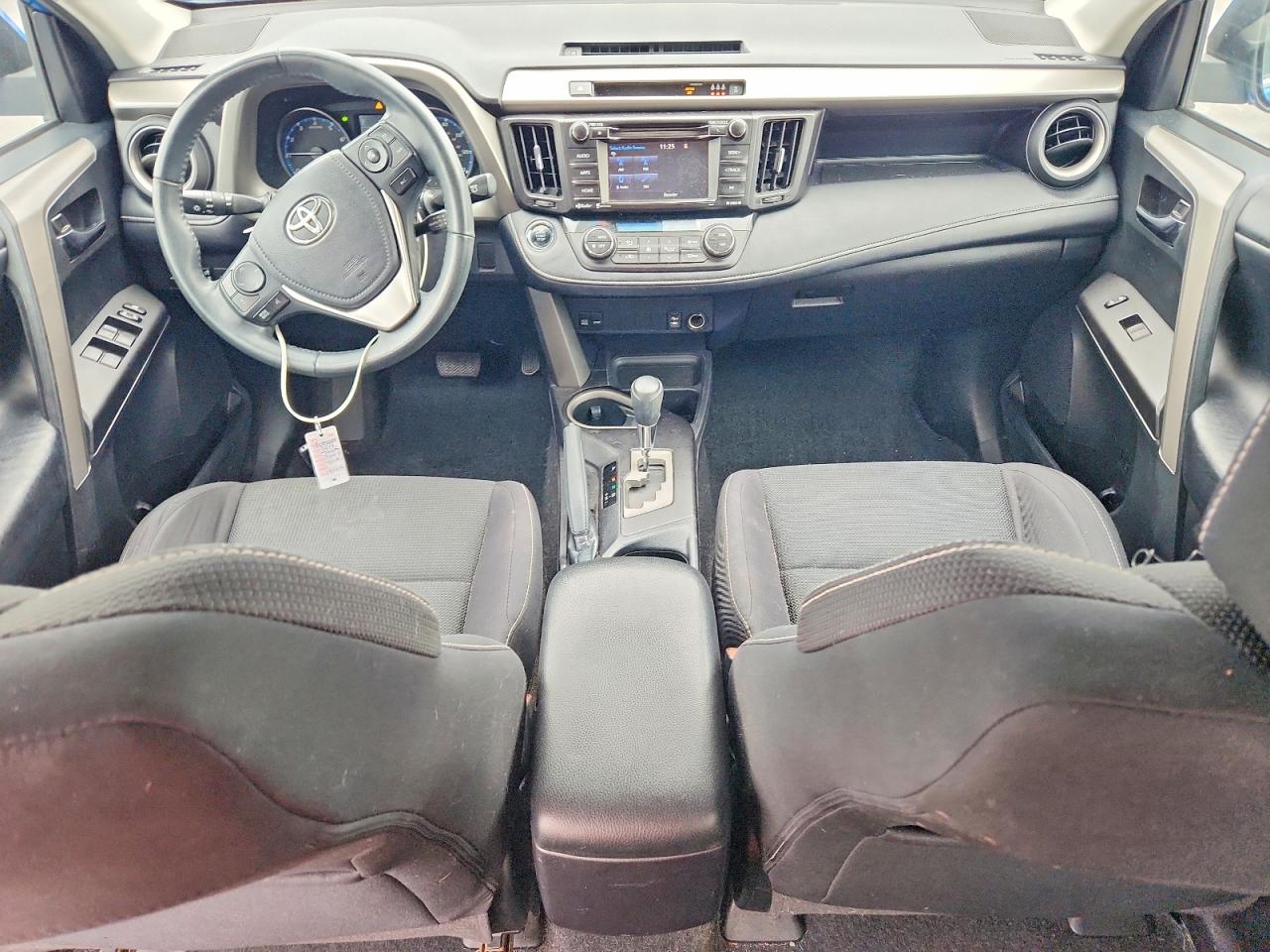 2017 TOYOTA RAV4 XLE photo 8