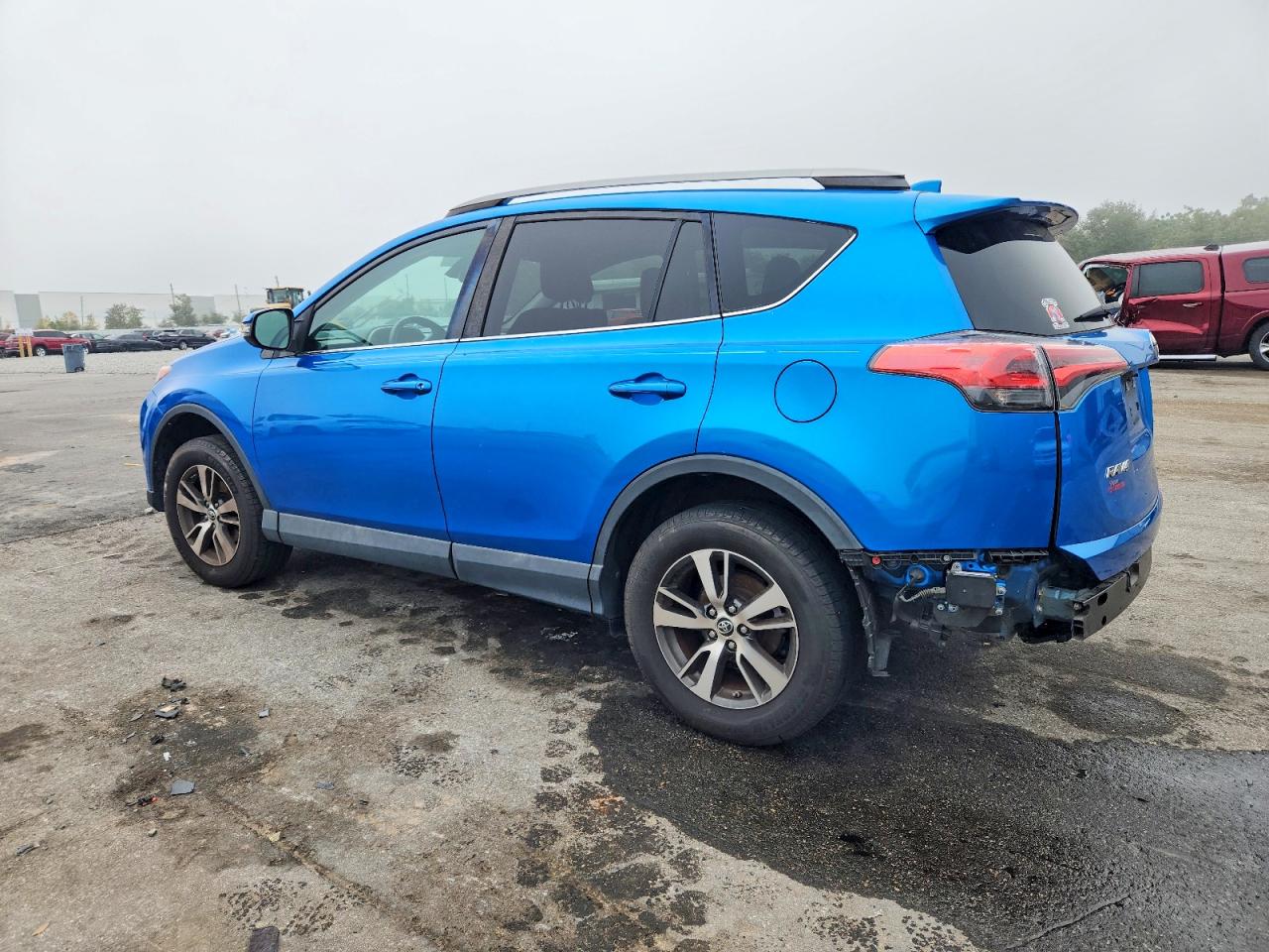 2017 TOYOTA RAV4 XLE photo 2