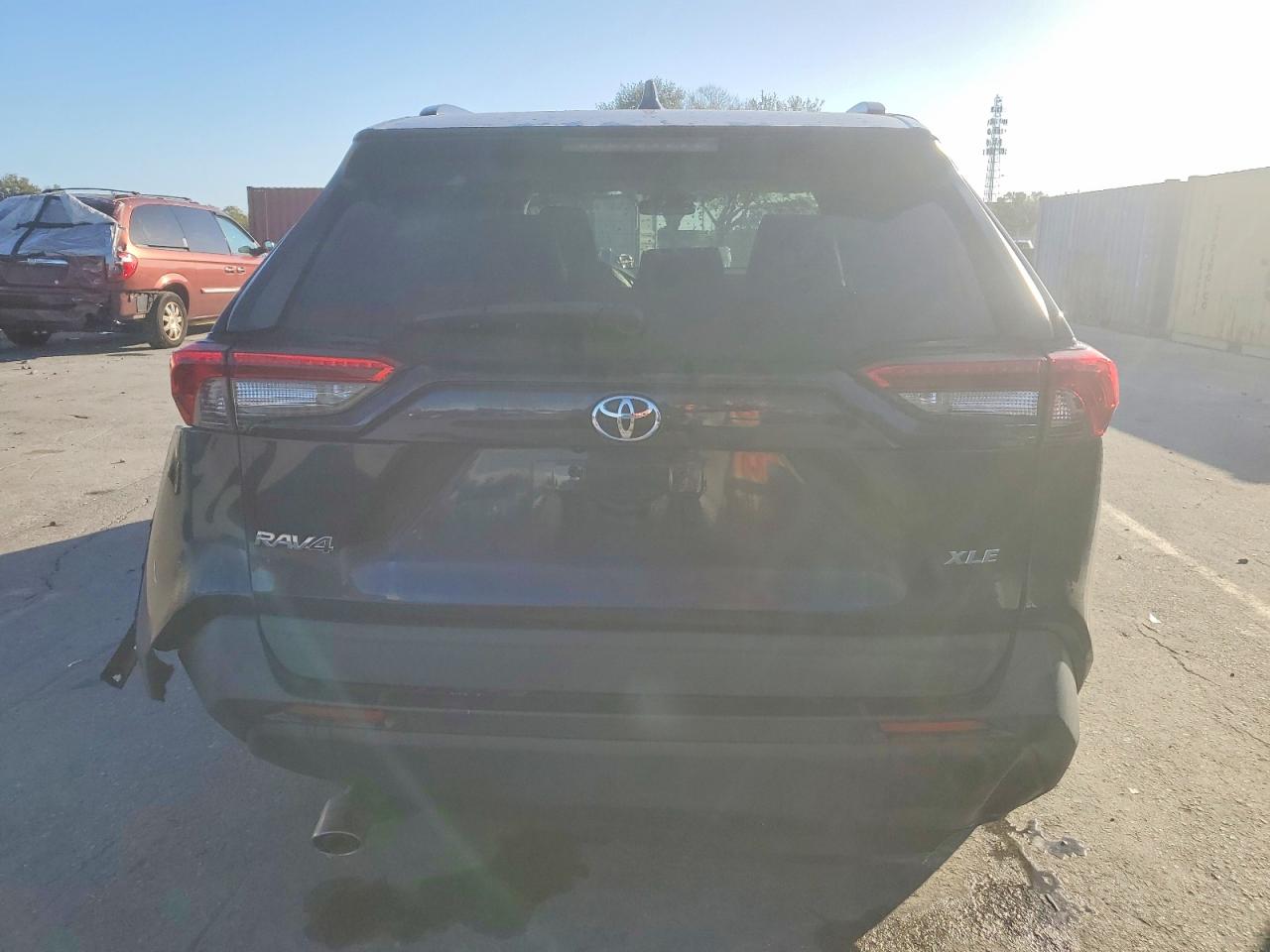 2021 TOYOTA RAV4 XLE photo 6