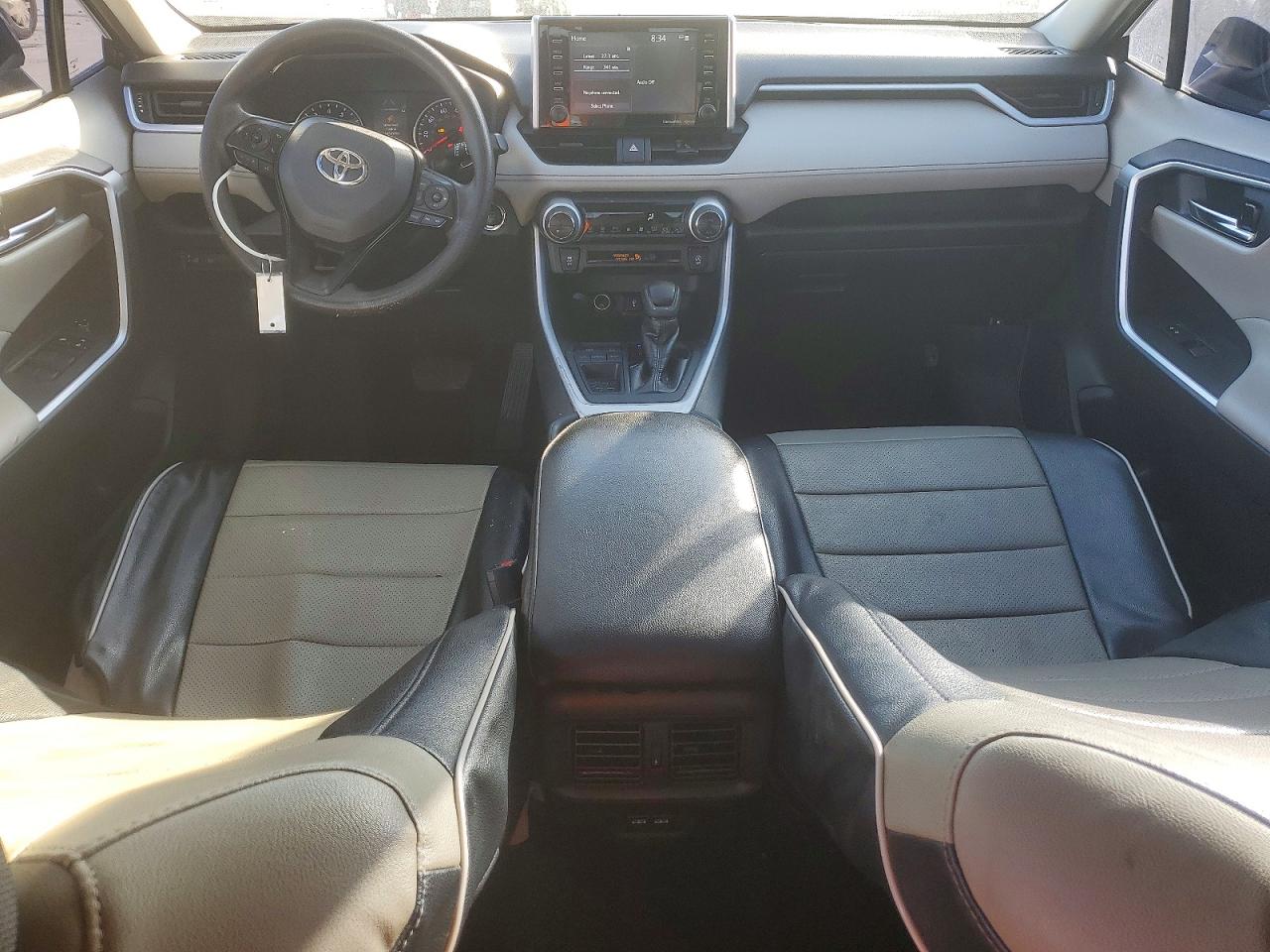 2021 TOYOTA RAV4 XLE photo 8