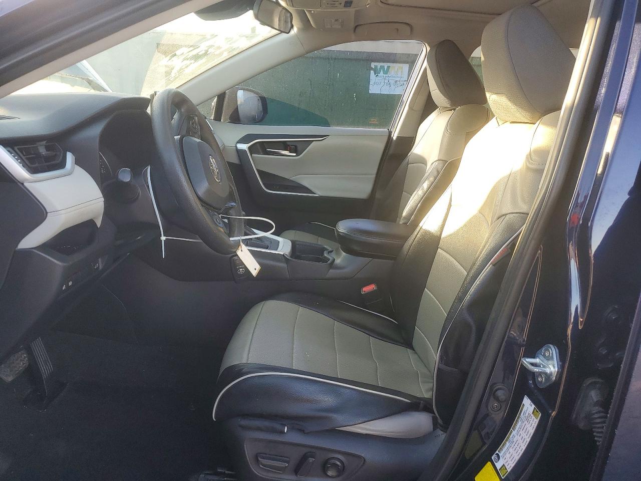 2021 TOYOTA RAV4 XLE photo 7