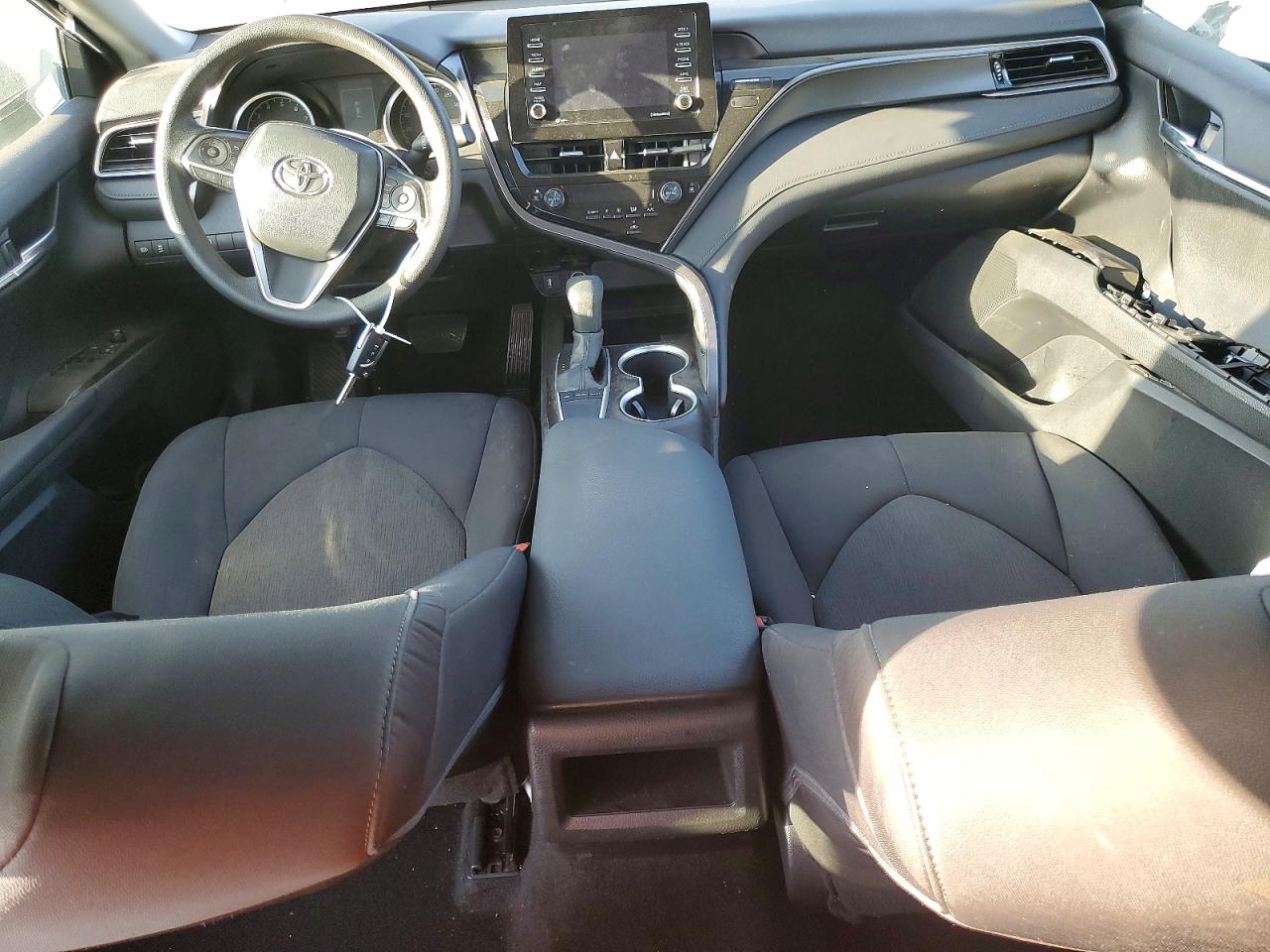 2024 TOYOTA CAMRY LE photo 8