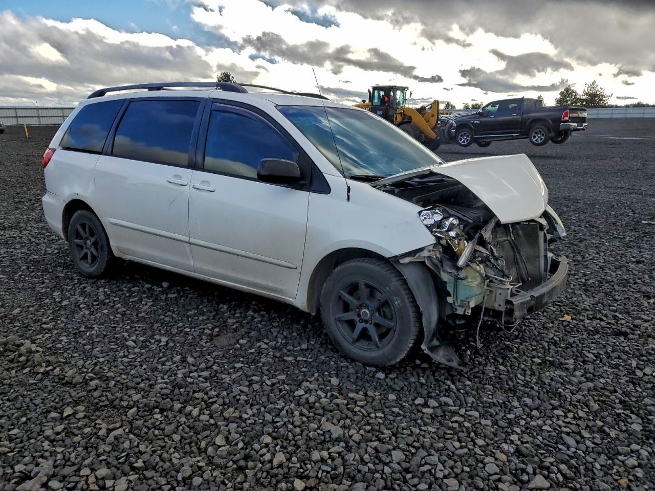 2008 TOYOTA SIENNA CE photo 4